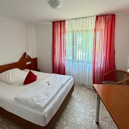 Hotel Am Buchwald 3*